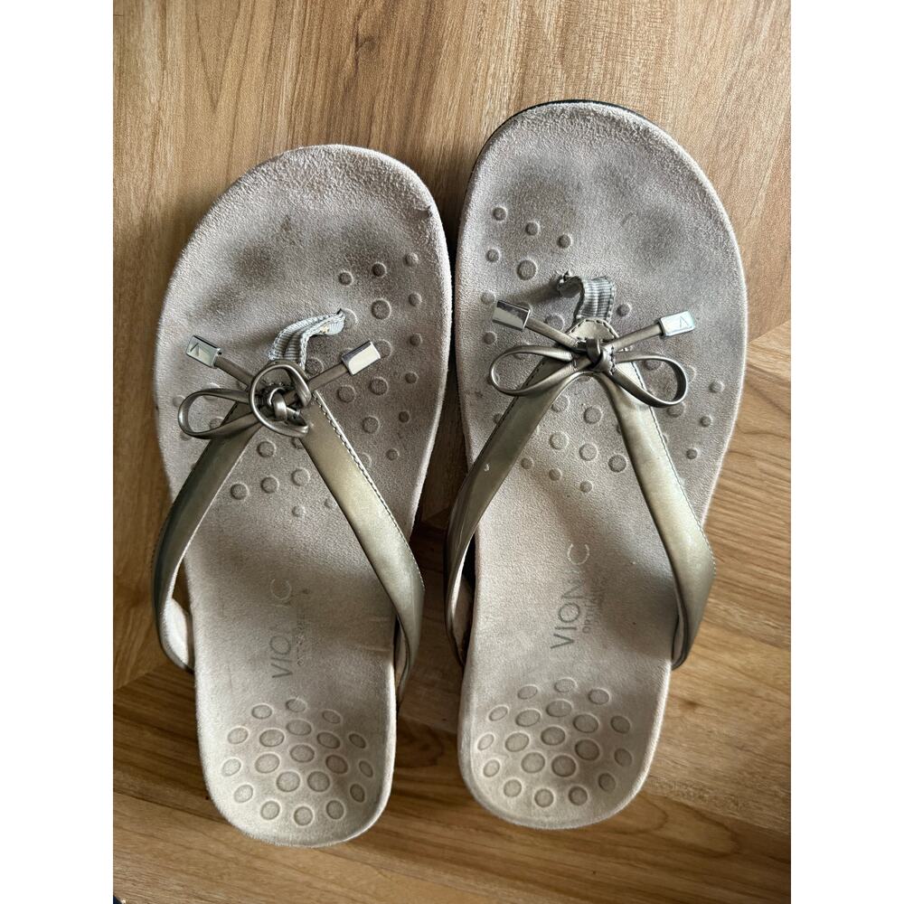 Vionic Bella Golden Bronze Flip Flops Sandals W/Bow Sz. 10.5